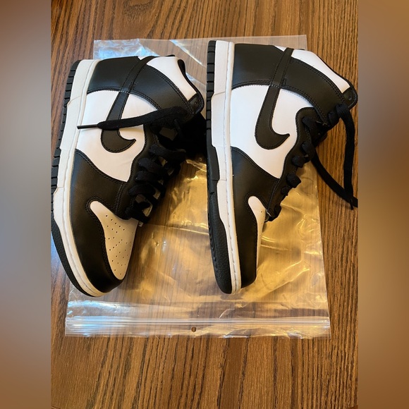 Women’s Nike Dunk High Black & White Size 10 NWOT - Picture 4 of 9